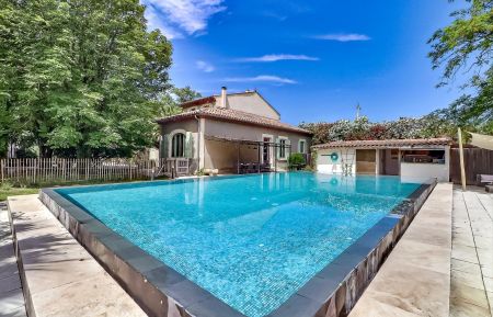vue piscine et maison Gîte n°30G13283 Beaucaire - Gard - vue piscine et maison