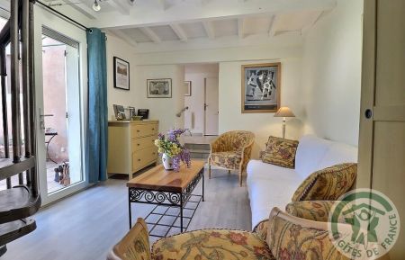 G&icirc;te n&deg;30G13346 Montfaucon - Gard - Espace salon