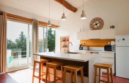 G&icirc;te n&deg;30G13188 Franquevaux, Beauvoisin - Gard - cuisine