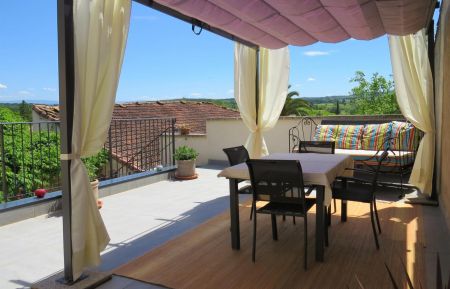 G&icirc;te n&deg;30G13250 Laudun-l'Ardoise - Gard - Grande terrasse