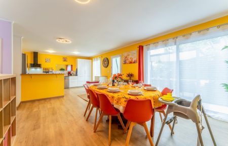 G&icirc;te n&deg;30G13360 Villeneuve-l&egrave;s-Avignon - Gard - Espace salle &agrave; manger