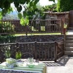 Terrasse et petit jardin sur deux niveaux diff&eacute;rents 